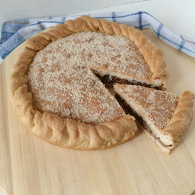 Пирог с  вареной сгущёнкой с грецкими орехами( 890 г )