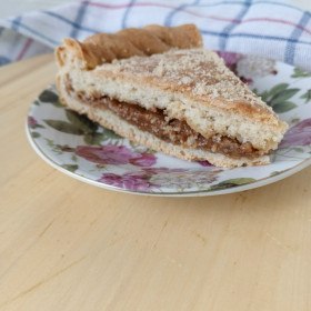 Пирог с  вареной сгущёнкой с грецкими орехами( 890 г )