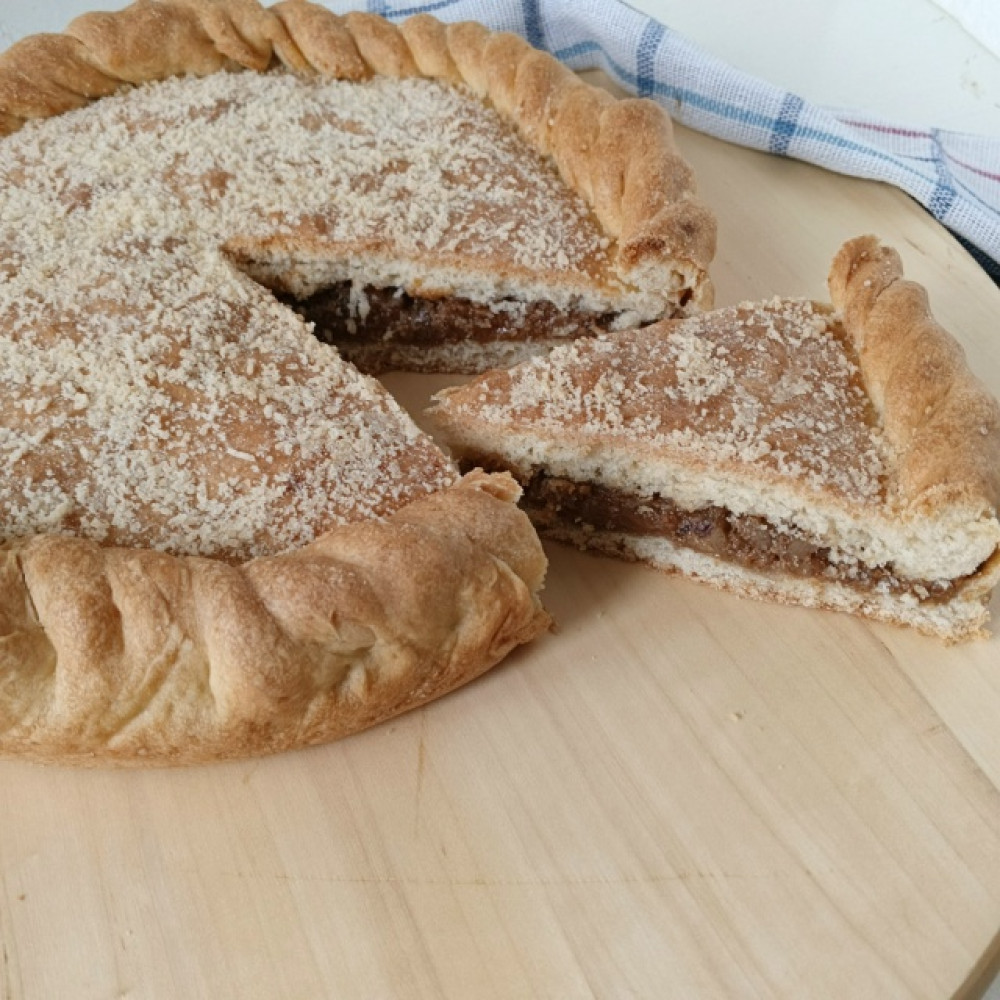 Пирог с  вареной сгущёнкой с грецкими орехами( 890 г )